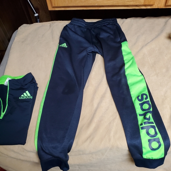 Big Boys 10 12 Adidas sweatsuit - Picture 4 of 6